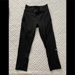 ✨Cropped Lululemon leggings with mesh!✨